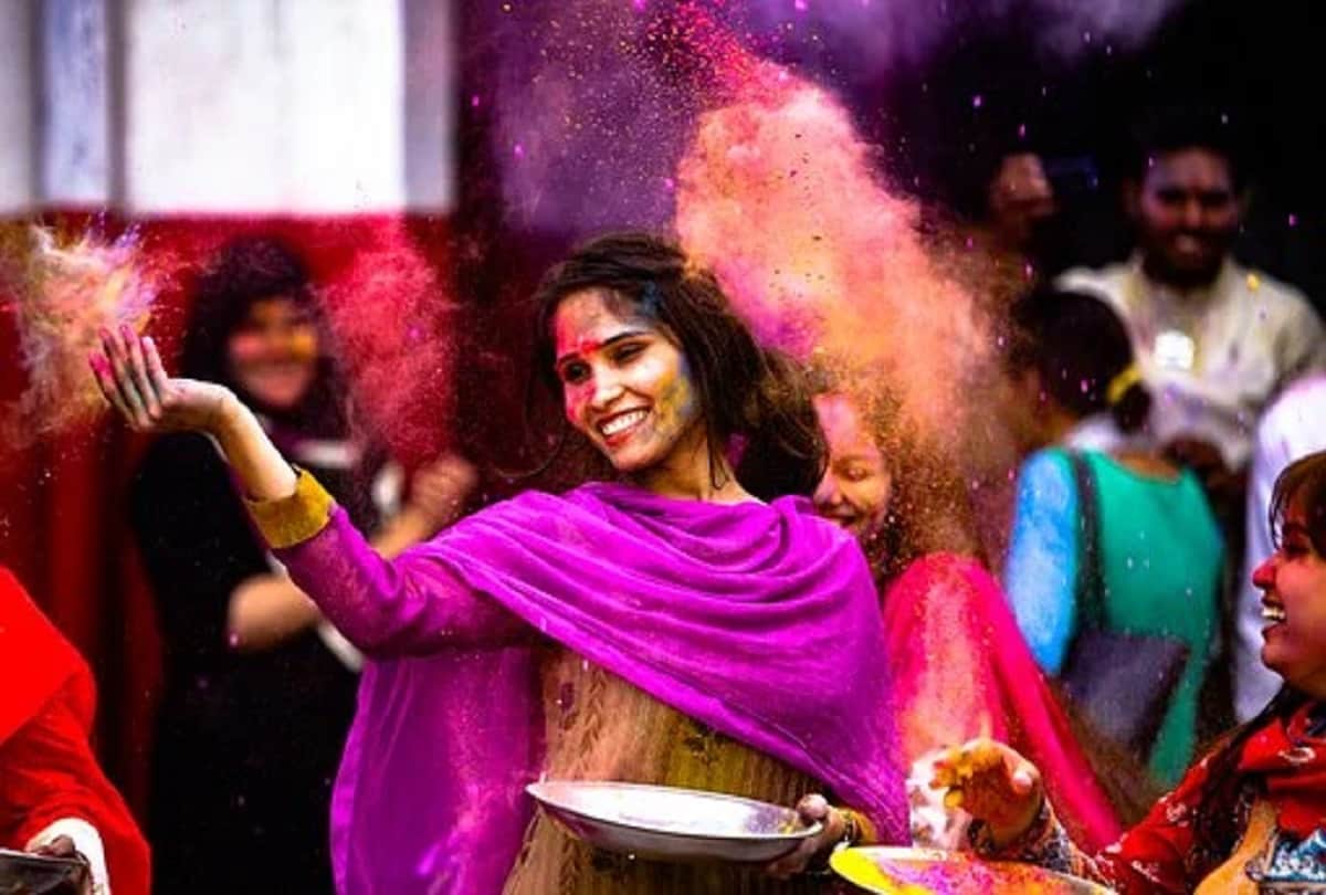 holi 2021 during playing colour not to wear these type of clothes