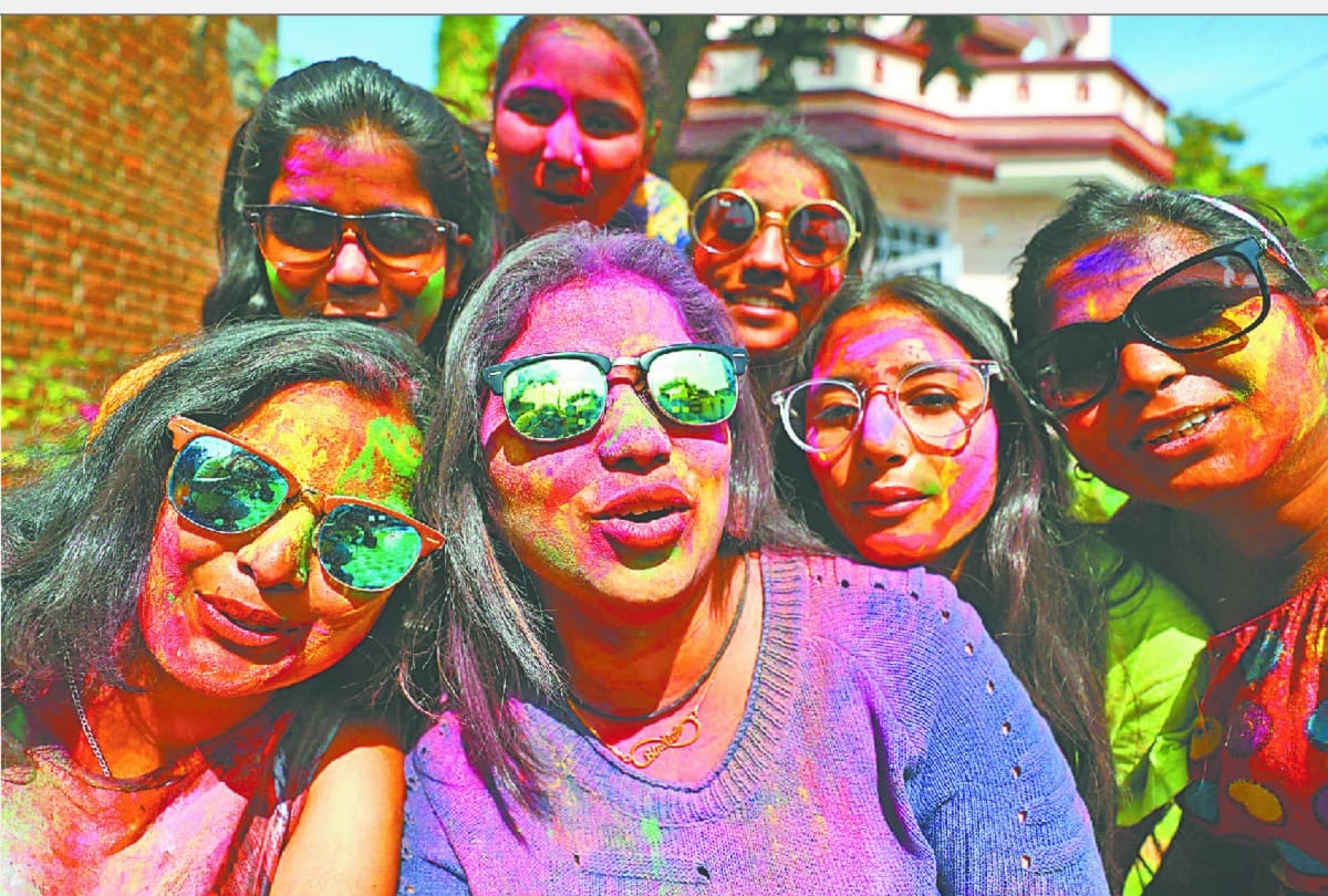 holi will be celebrated in jammu kashmir today, corona effect can be seen in markets