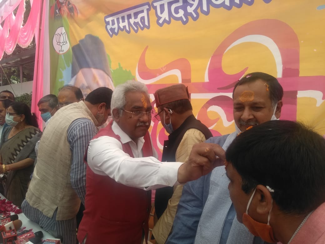 Holi 2021: Political Parties Not Follow Covid 19 Rules in  Holi Celebration party Photos