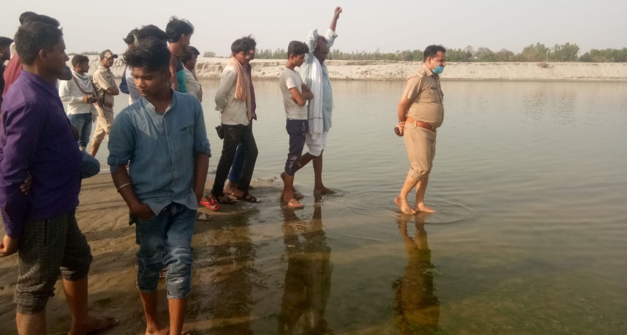 ganga,baganga,bath,fathepur news,one missing,three friendth,fathepur news,one missing,three friend