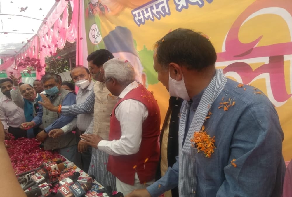 Holi 2021: Political Parties Not Follow Covid 19 Rules in  Holi Celebration party Photos