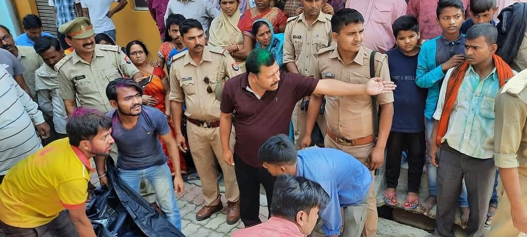 Woman hangs herself in the room