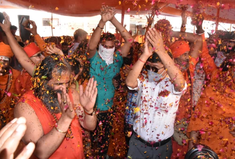 Haridwar Maha Kumbh Mela 2021: Saints Play Flower Holi Celebration in Niranjani Akhara photos