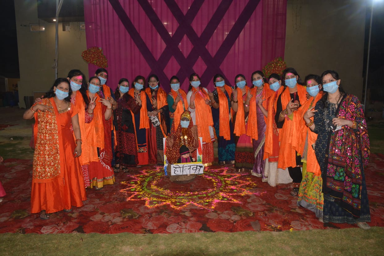 Todays is Holika Dahan, good tiem between evening 06.45 PM to 10.57 PM