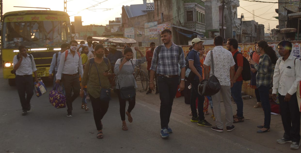Hathras: Homecoming starts on Holi, bus and trains rush in