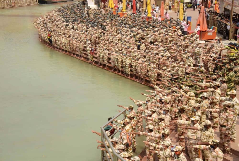 Haridwar Mahakumbh 2021: Police and paramilitary forces Take oath of safe Kumbh on Har Ki pauri Photos
