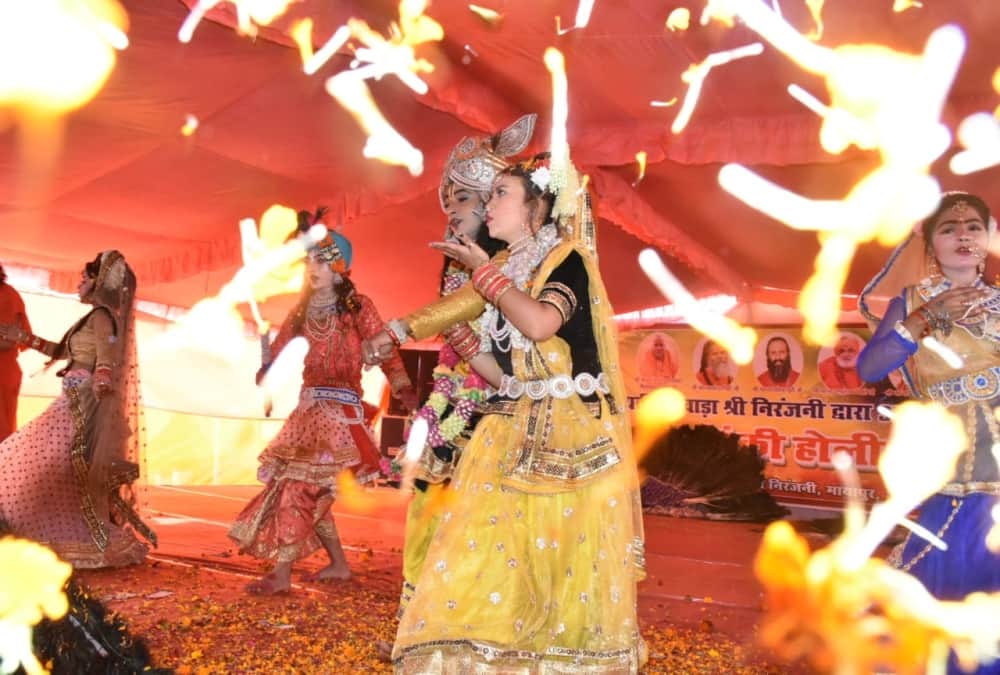 Haridwar Maha Kumbh Mela 2021: Saints Play Flower Holi Celebration in Niranjani Akhara photos