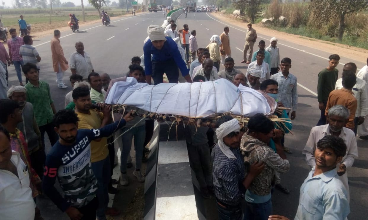 Villagers jammed by placing bodies on the highway