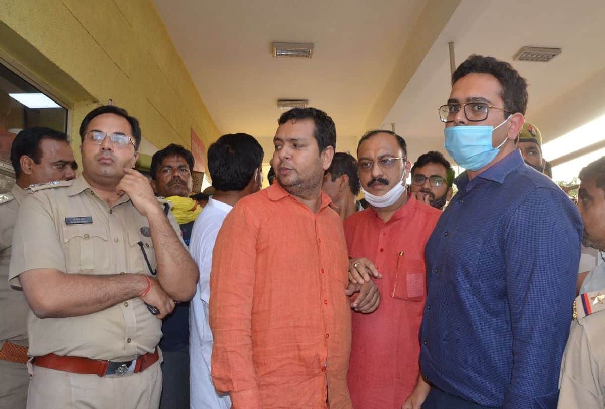 clashes between rss bjp workers and police in mathura
