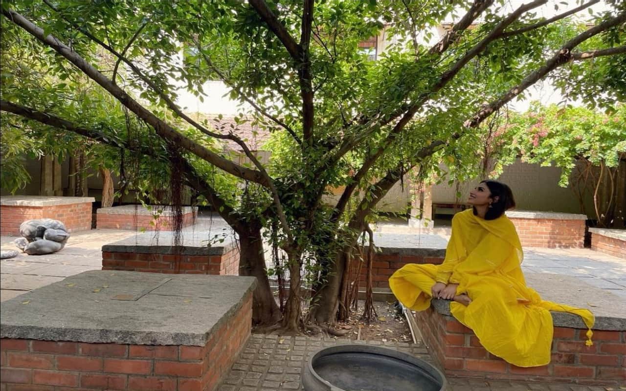 mouni roy visited isha yoga centre sadguru she shared photos on instagram