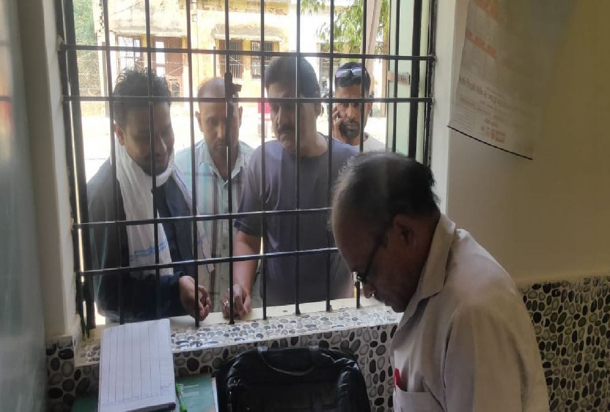 up panchayat chunav: 103 nomination papers sold on first day in Agra