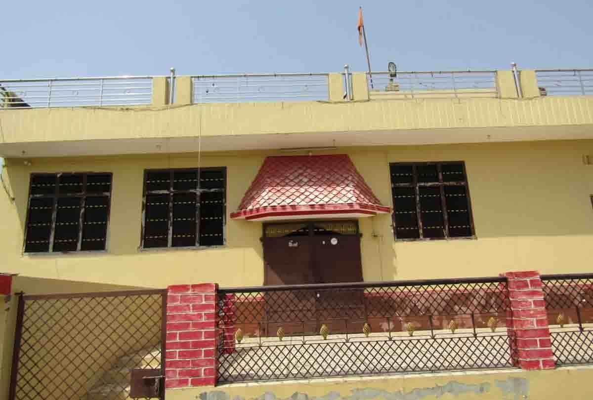 son of former BJP MLA beaten laboror with the butt of gun when he asked for wages on Holi