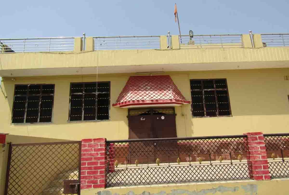 son of former BJP MLA beaten laboror with the butt of gun when he asked for wages on Holi