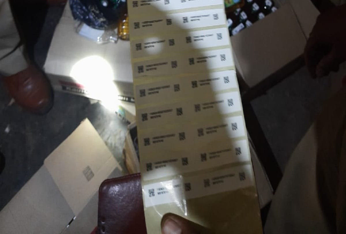 Mixed liquor Meerut : On-demand supply was done by stopping the tankers at the Dhabas on the highway