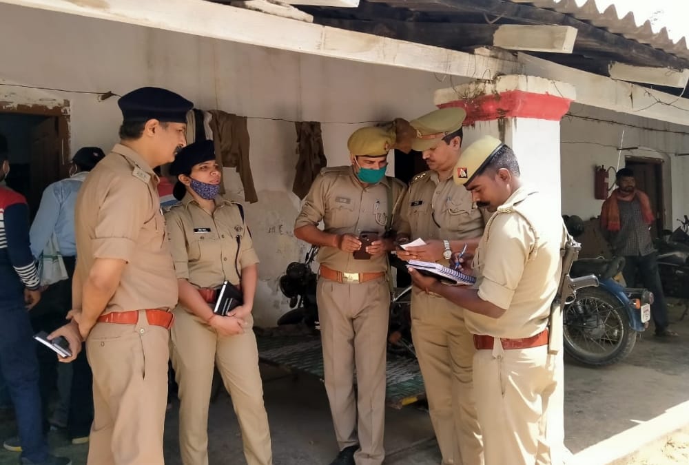 A Policeman commits suicide in barabanki Police line.