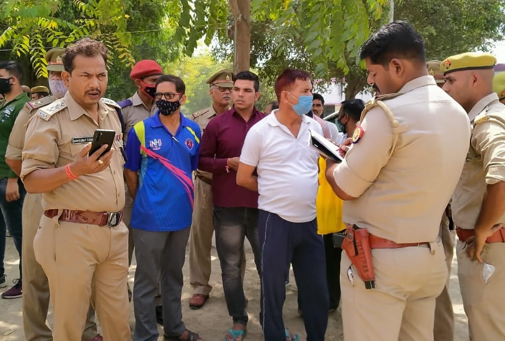 A Policeman commits suicide in barabanki Police line.