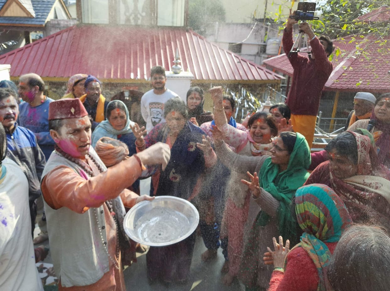 Devotees lashed out at the folk songs in Bhasma Holi