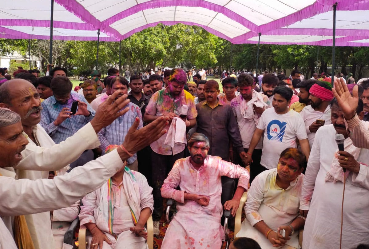 mulayam singh family celebrated Holi 2021