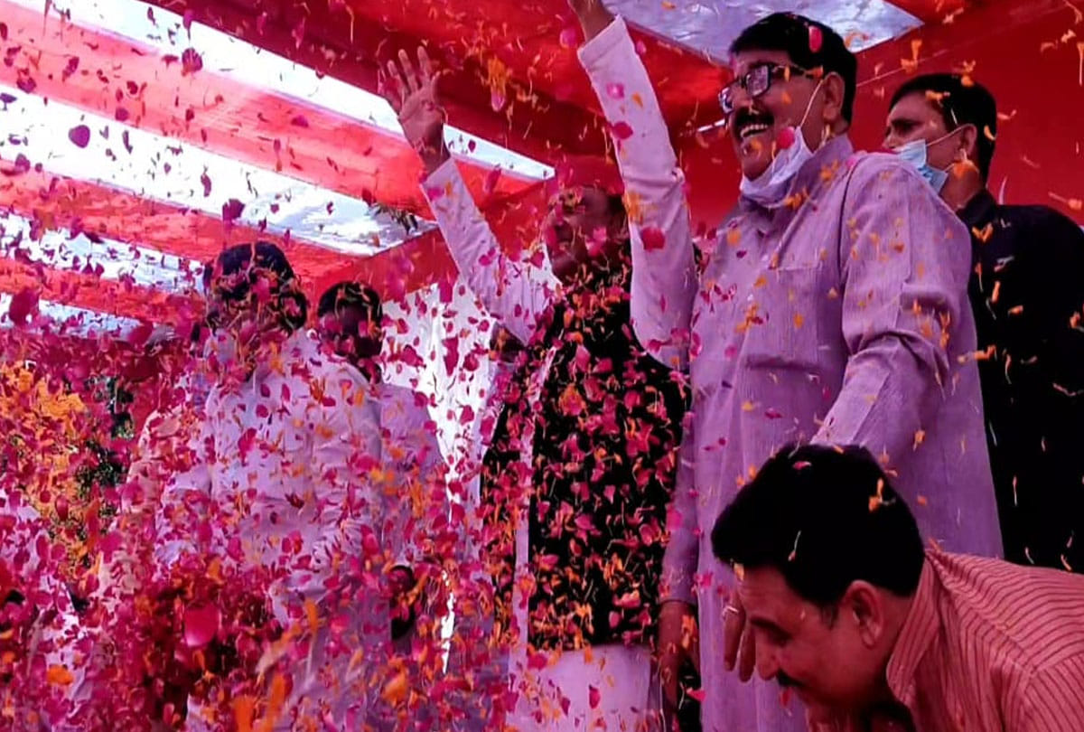 mulayam singh family celebrated Holi 2021
