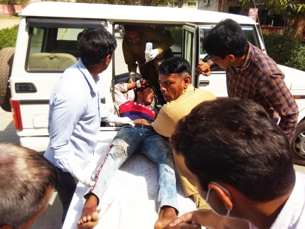 Soldier dies due to car overturning, mother and brother injured
