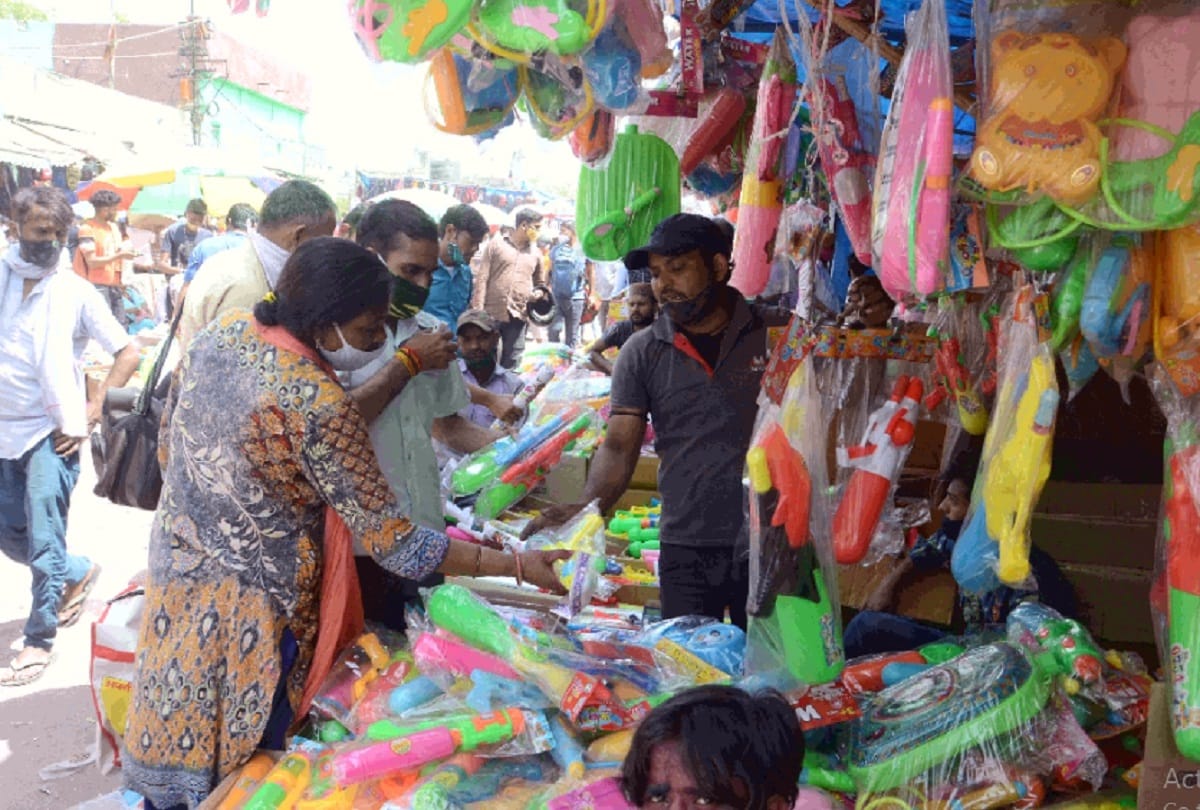 chamber of trade and industry anticipates loss of around rs 900 crore in delhi on holi this year