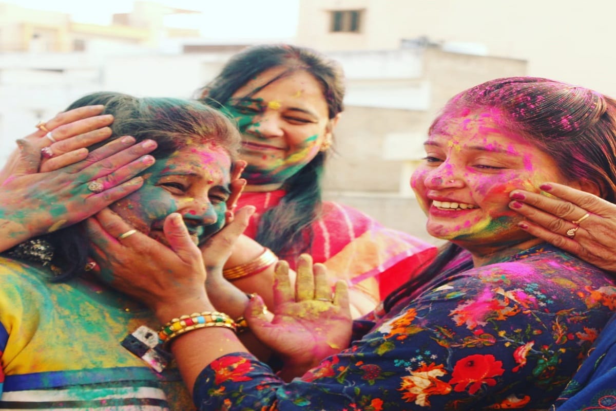 Holi 2023 will celebrated in Varanasi on 7 and across country on 8 March know Holika Dahan shubh muhurat