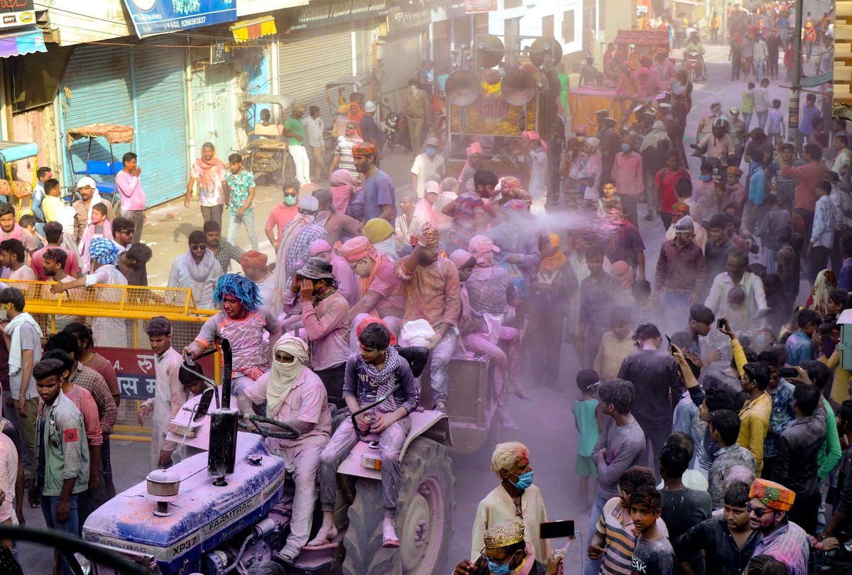 holi celebration in india, see pics from diffrent cities and states, holi pictures, images, videos
