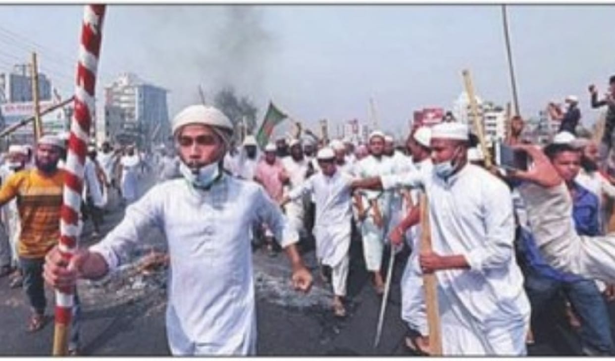 Protestant Islamic groups attack on Hindu temples in Bangladesh, 10 people dead