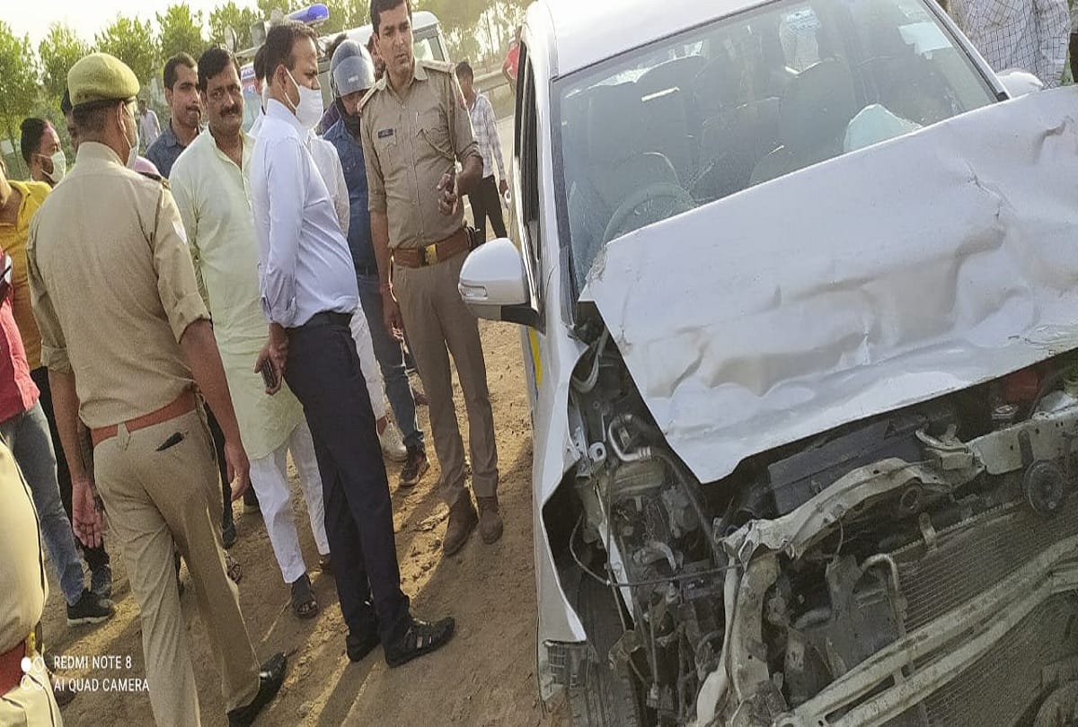 Bulandshahr: four people, including child died in collision between a pickup vehicle and a car