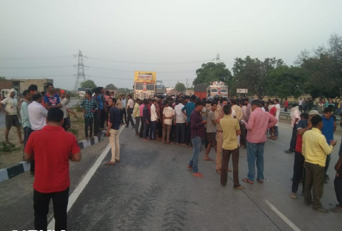 Inspector crushed bike rider uncle and nephew  by car In varanasi