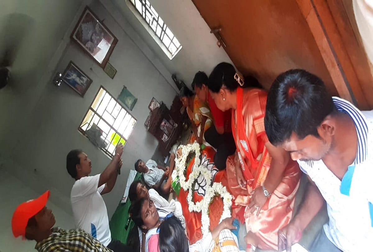 West Bengal : BJP Worker s 80 year old-mother Allegedly Thrashed By TMC Goons In Feb Passes Away