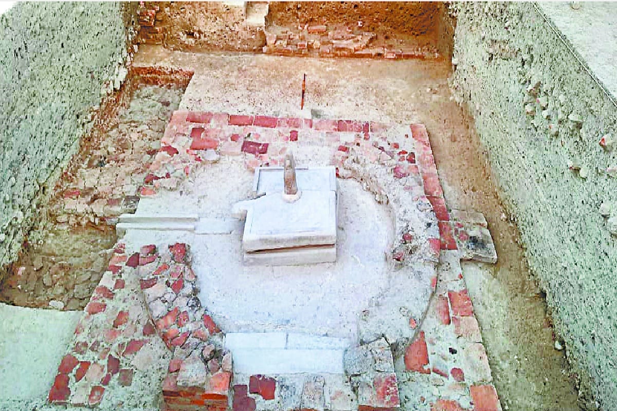 Antiquities found in Varanasi and Chandauli absence of budget in diggings