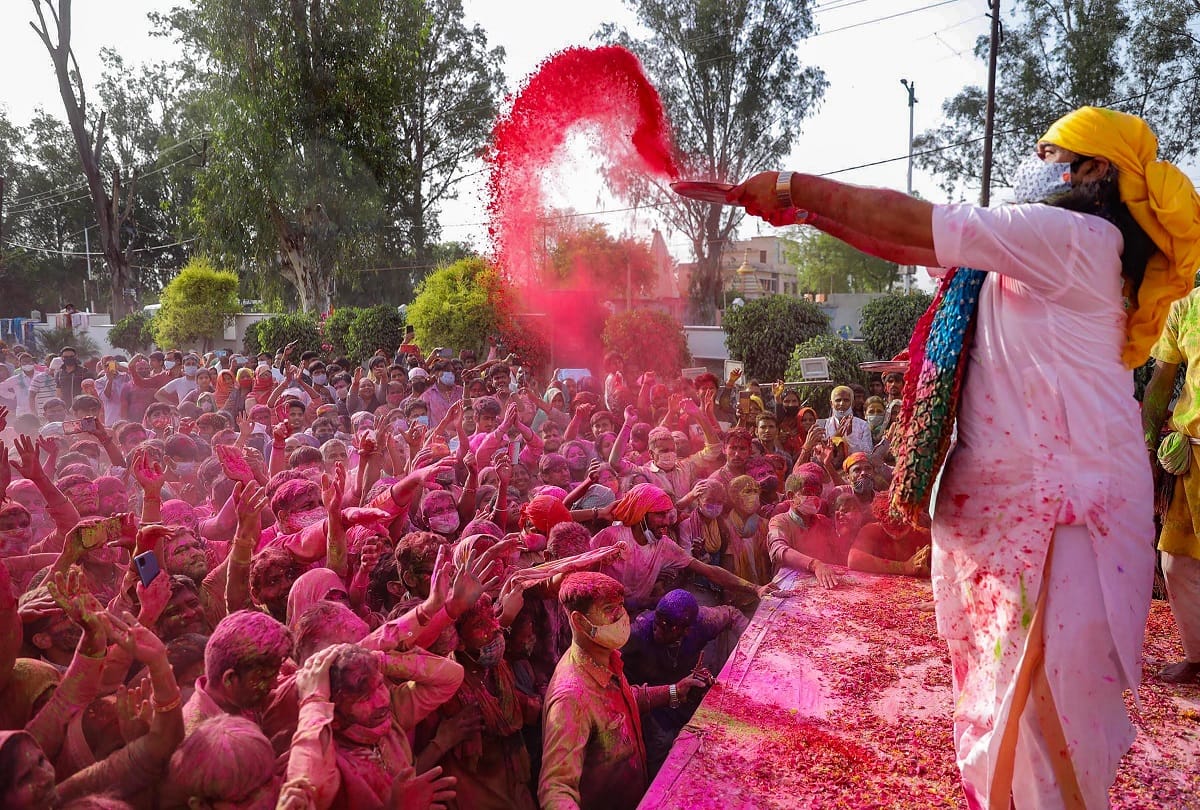 Holi Par Gulal Ke Upay Do these jyotish upay totke of Gulal Abeer to get sucess and love