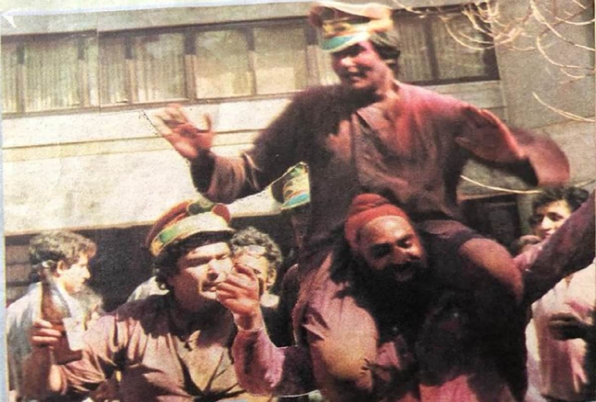 Neetu Kapoor shares Rishi Kapoor and Amitabh Bachchan kiss inhibitions goodbye in unseen Holi pic