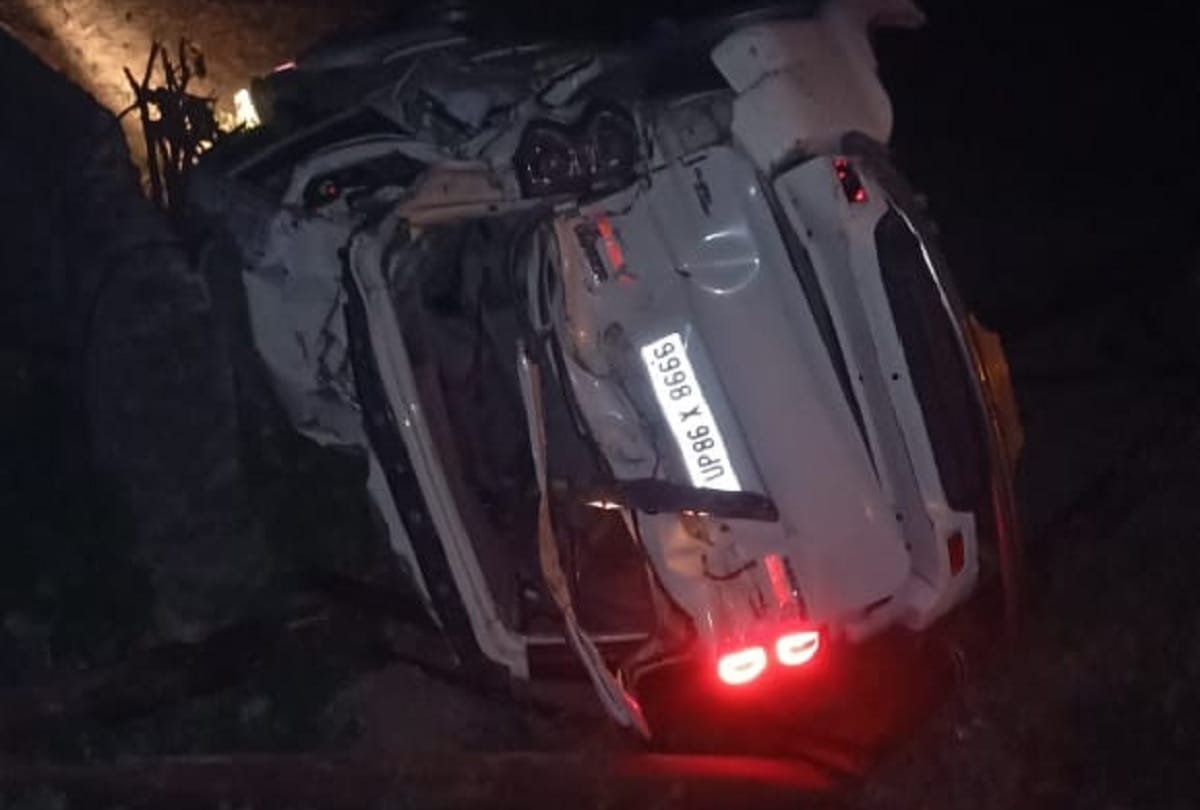 Car carrying devotees meets road accident in Gabhana many injured and died