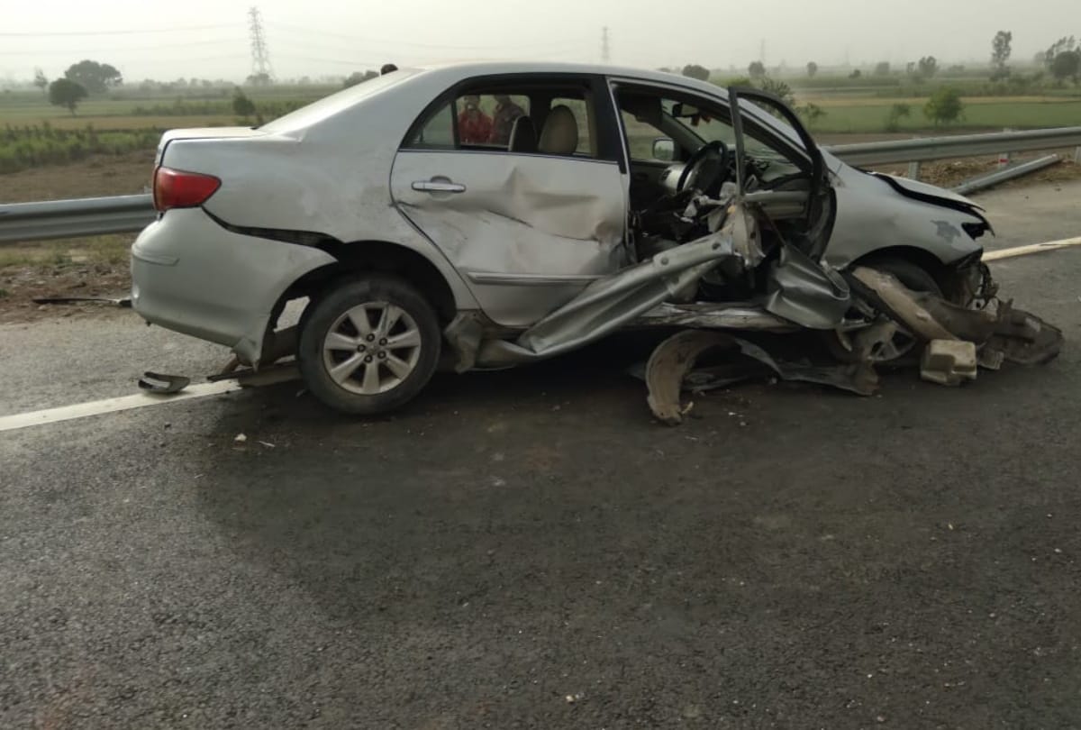 Delhi meerut expressway before launch big accidents of two cars on it