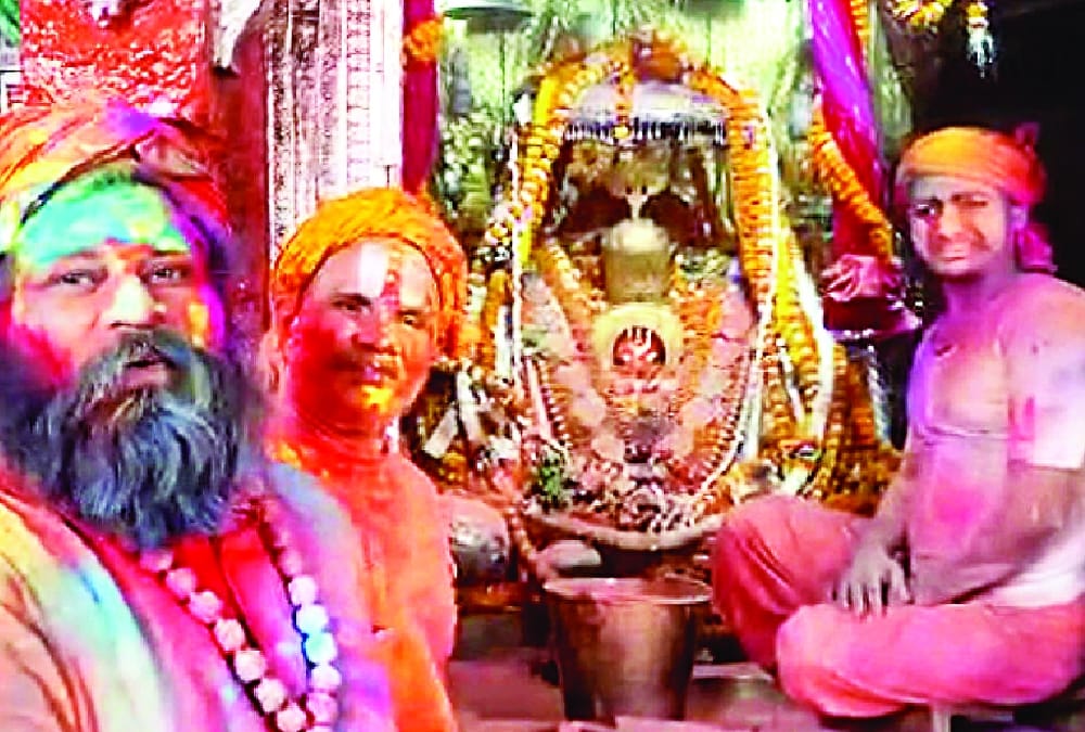 Ramlala celebrated holi in ayodhya after 492 years.