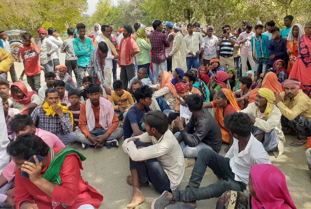 Lathi poles run for playing DJ in Chandauli, one dead