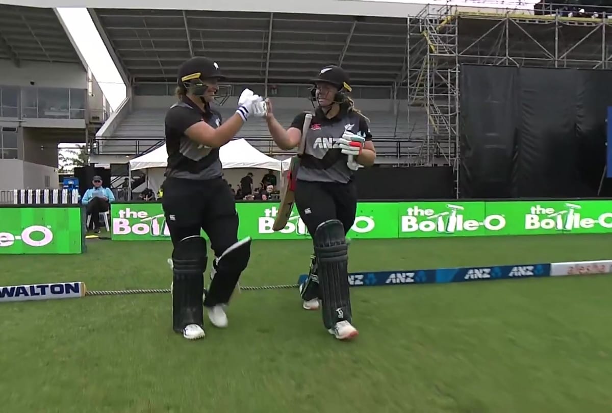 Frankie Mackay stars as New Zealand level series off last ball vs Australian women team