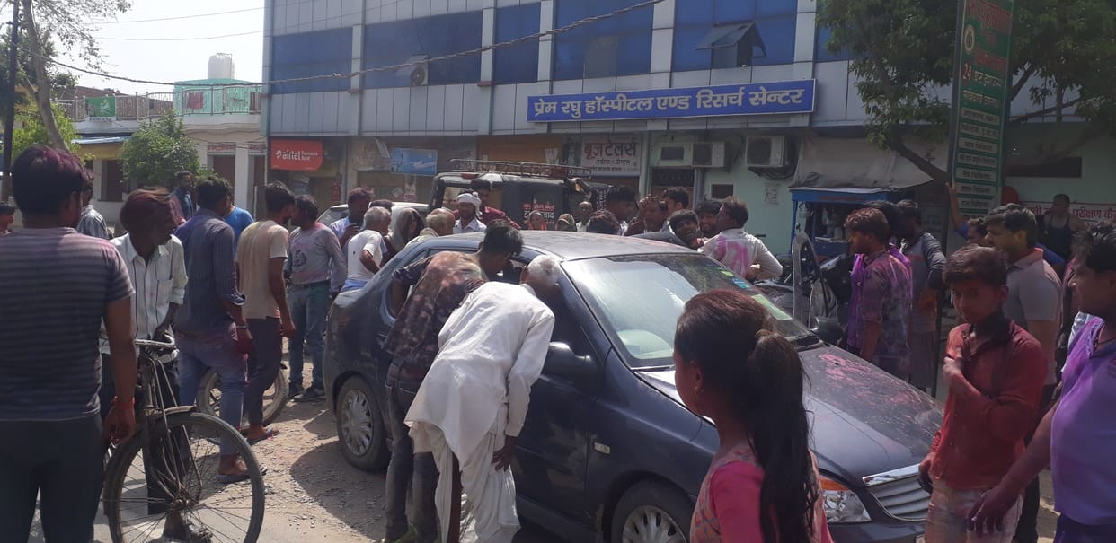 Hathras: Youth killed in vehicle collision, dead body found on roadside