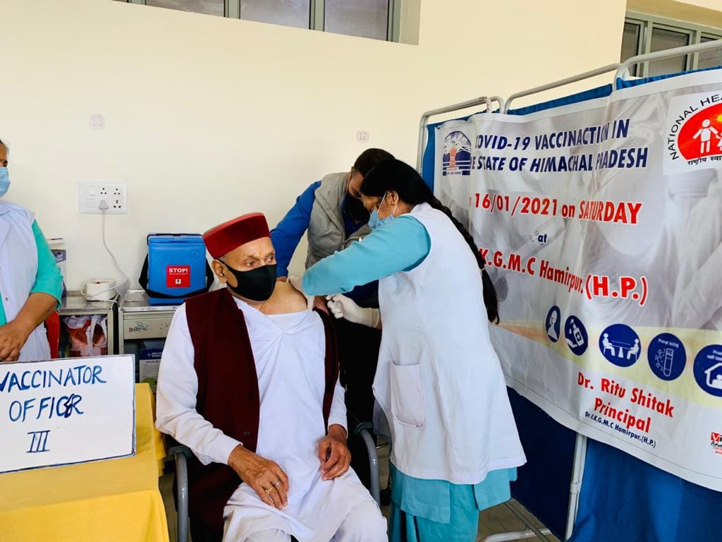 Dhumal takes second dose of Corona vaccine with wife