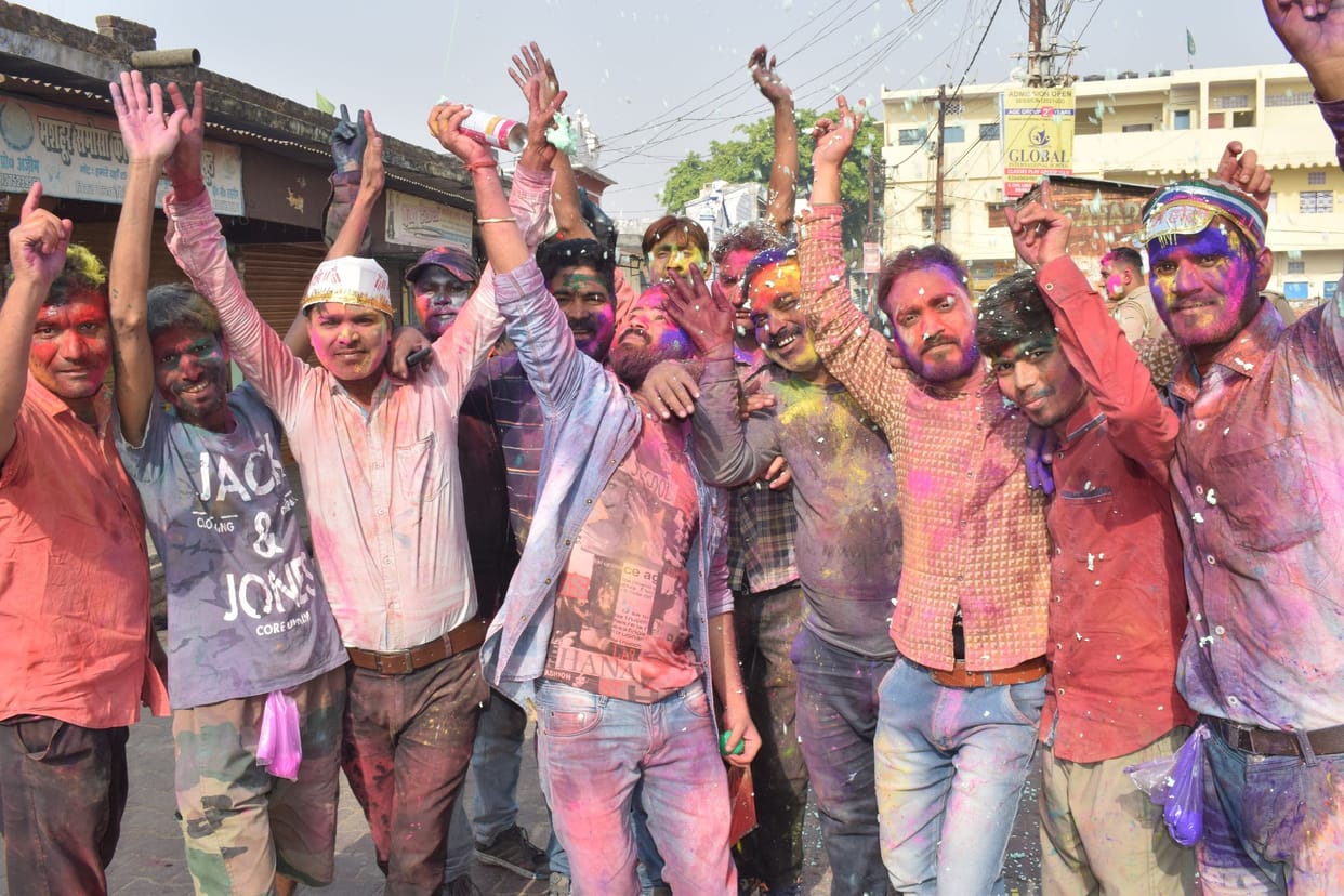holi