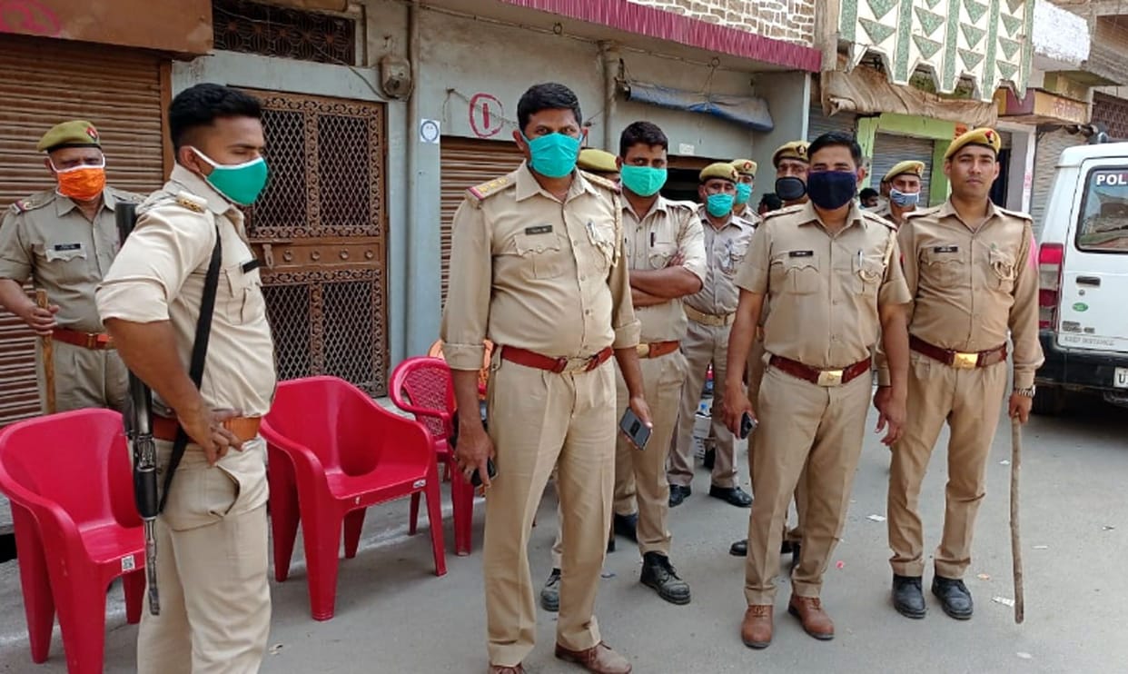 Dispute in two sections over burning of Holi, officer reached