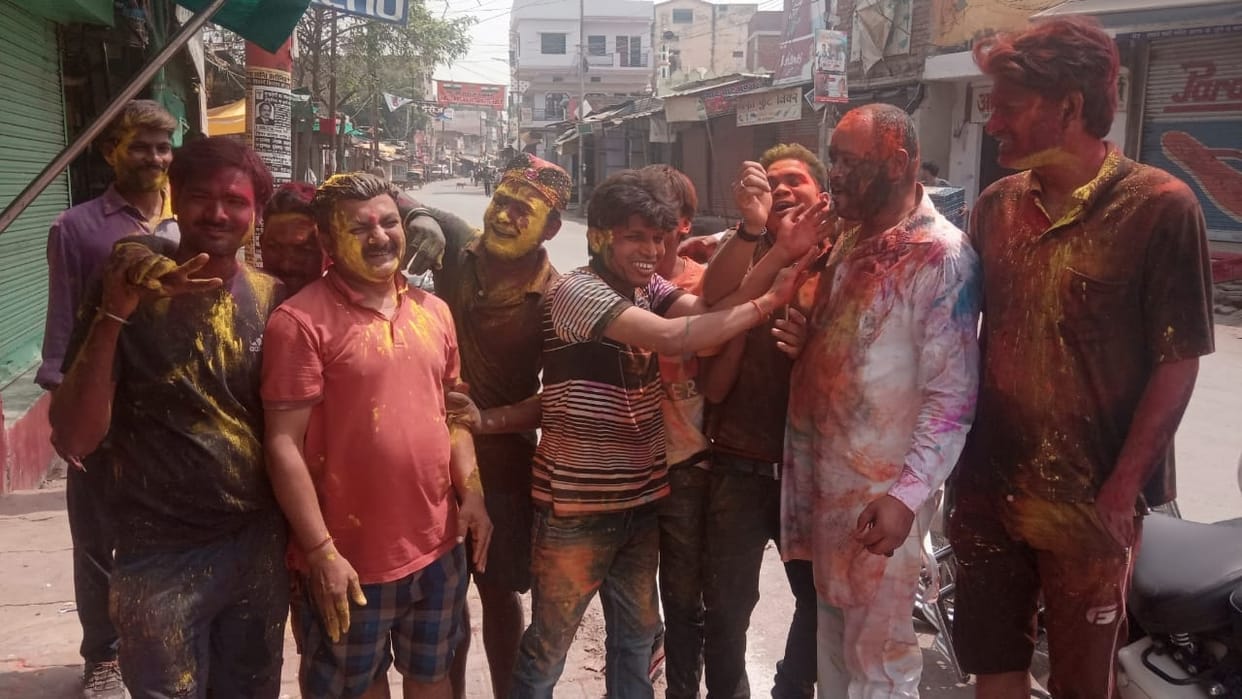 holi