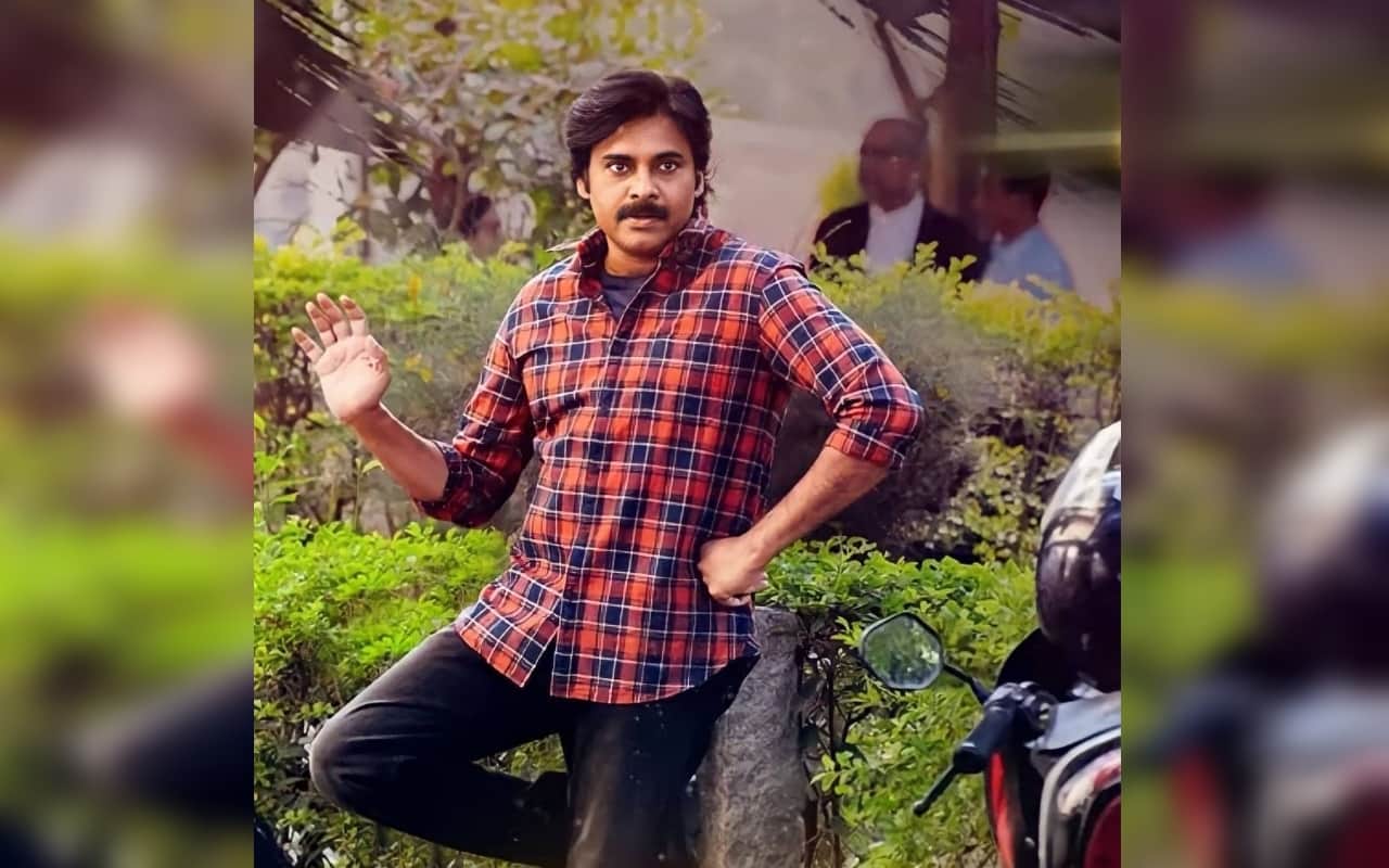 ruckus erupted at a theatre in visakhapatnam during pawan kalyan film vakeel saab trailer launch