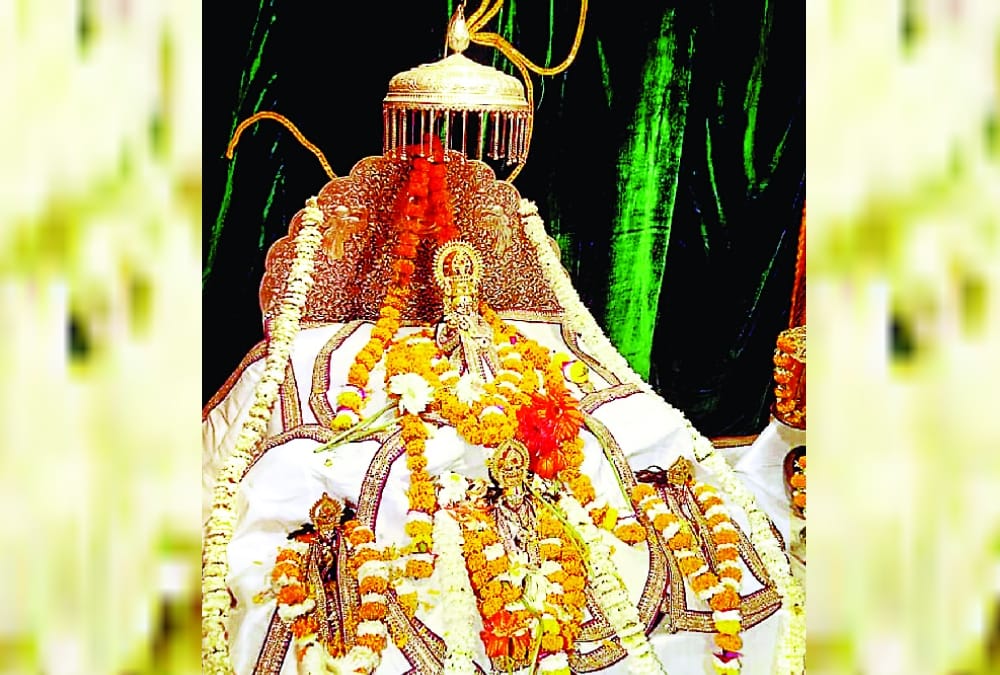 Ramlala celebrated holi in ayodhya after 492 years.