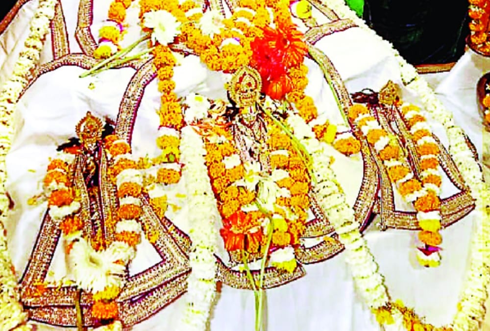 Ramlala celebrated holi in ayodhya after 492 years.