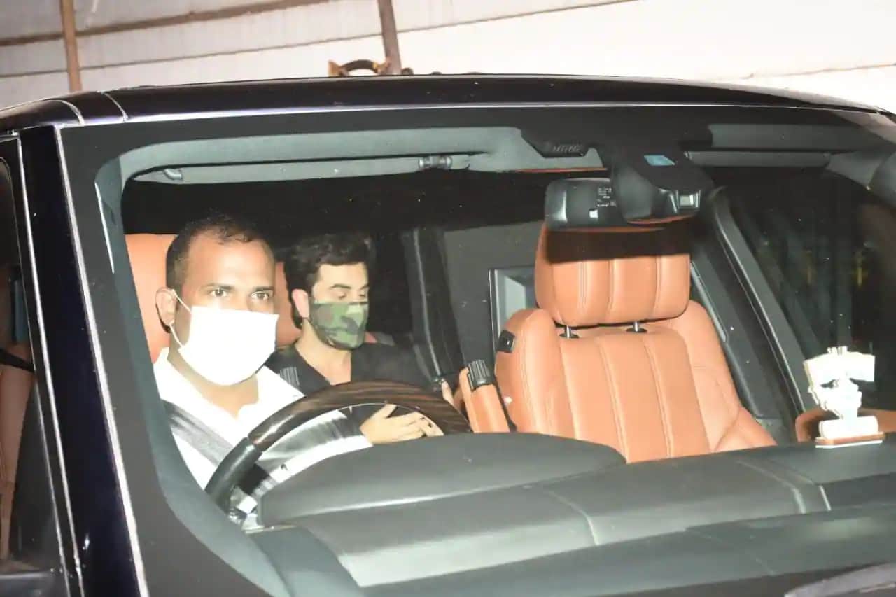 ranbir kapoor spotted outside first time after recovery from coronavirus in the way of aarti shetty home