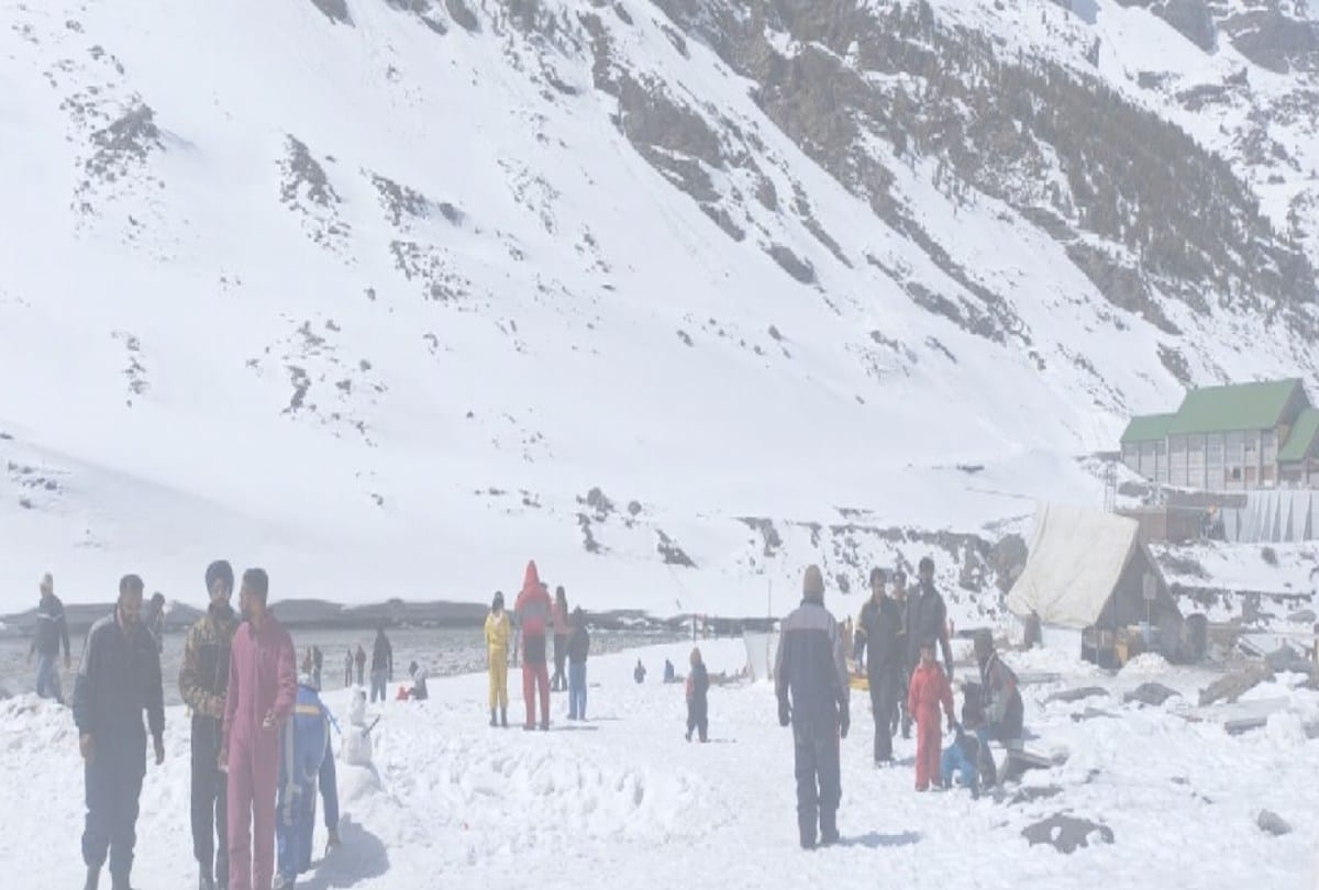 Himachal Weather Today: light snowfall recorded on high hills including rohtang pass