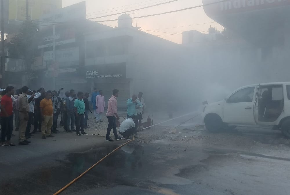 Vehicle catches fire near bus station in Sultanpur.